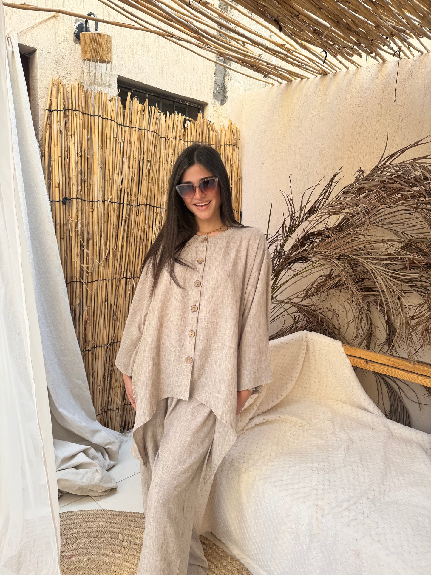 Beige linen wooden bottom set